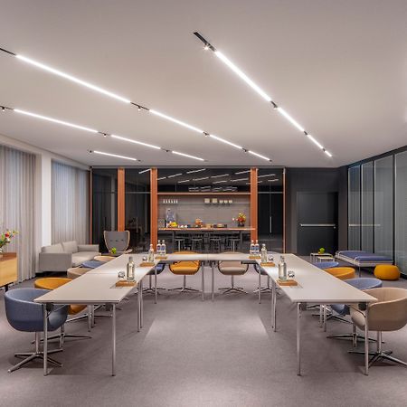 Отель Andaz Munich Schwabinger Tor, By Hyatt Экстерьер фото The interior of the 100 East 53rd Street building