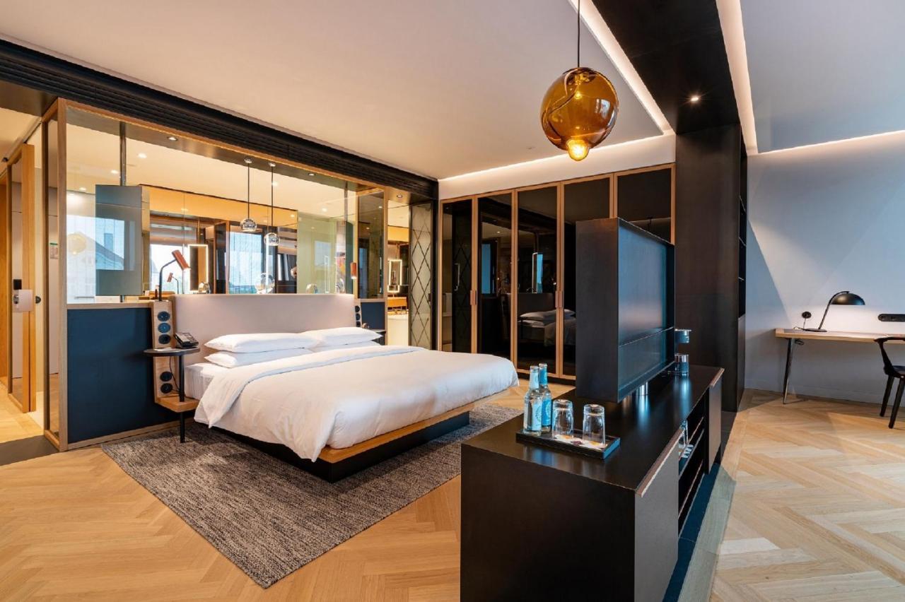 Отель Andaz Munich Schwabinger Tor, By Hyatt Экстерьер фото A bedroom at the hotel