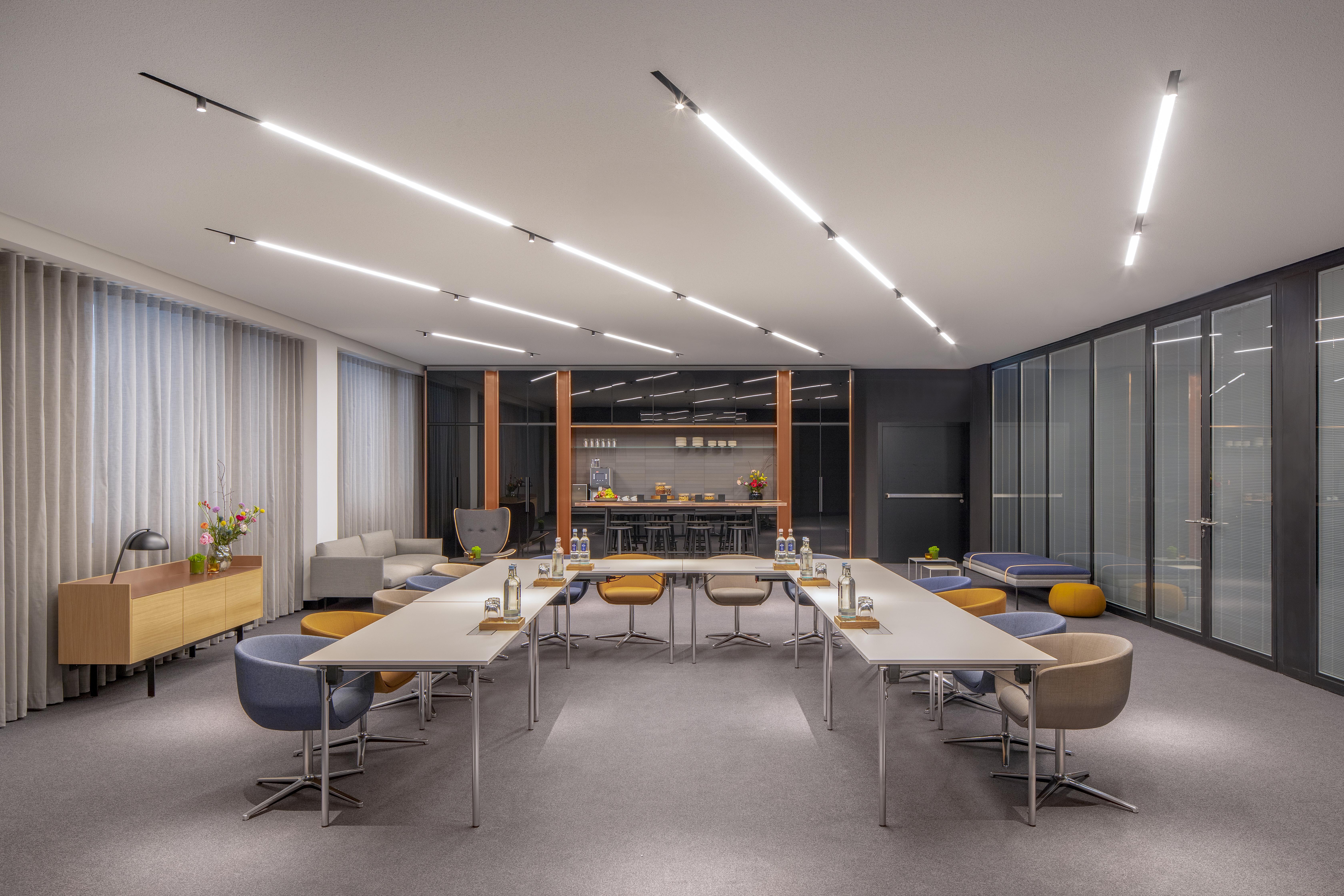 Отель Andaz Munich Schwabinger Tor, By Hyatt Экстерьер фото The interior of the 100 East 53rd Street building