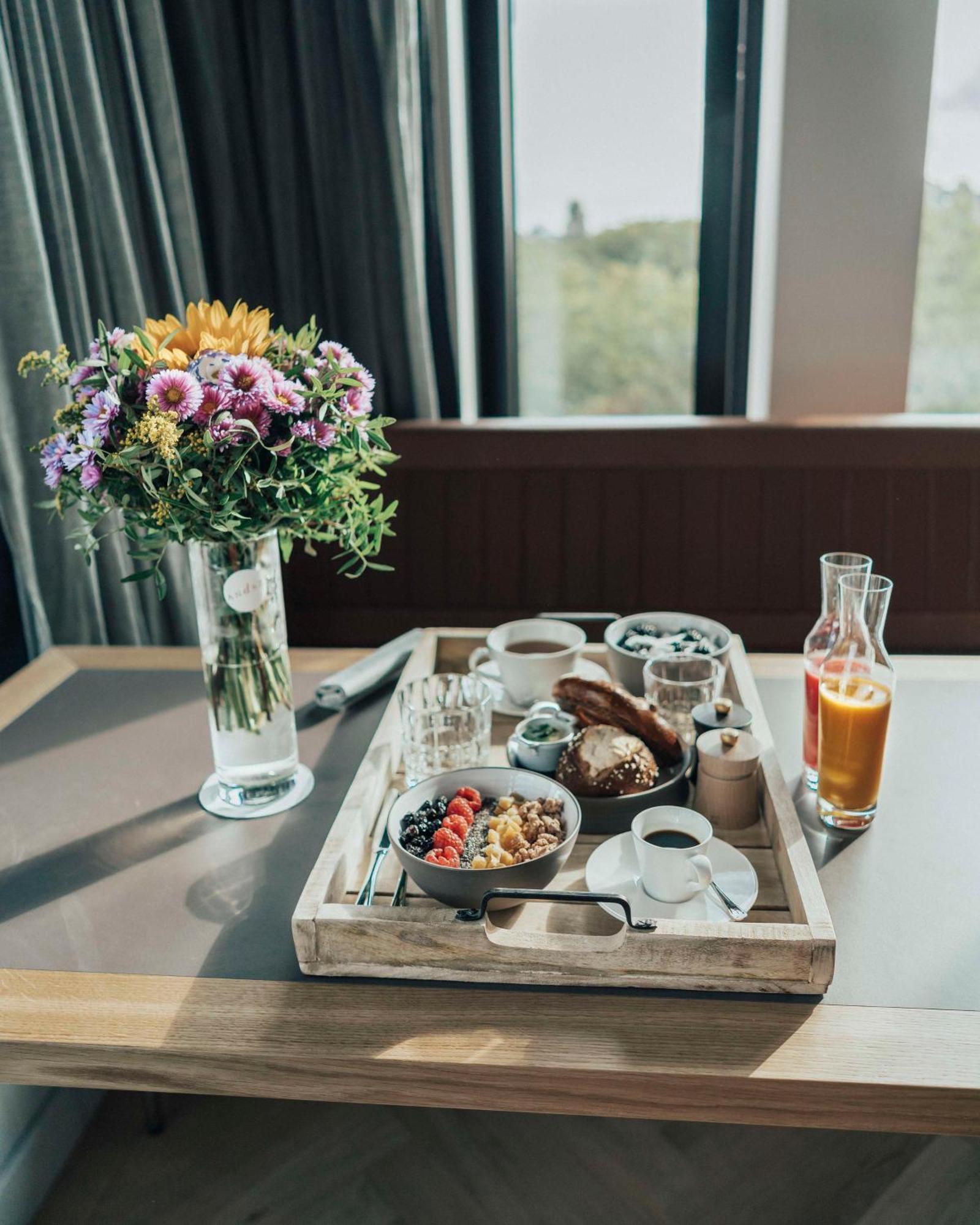 Отель Andaz Munich Schwabinger Tor, By Hyatt Экстерьер фото Room service
