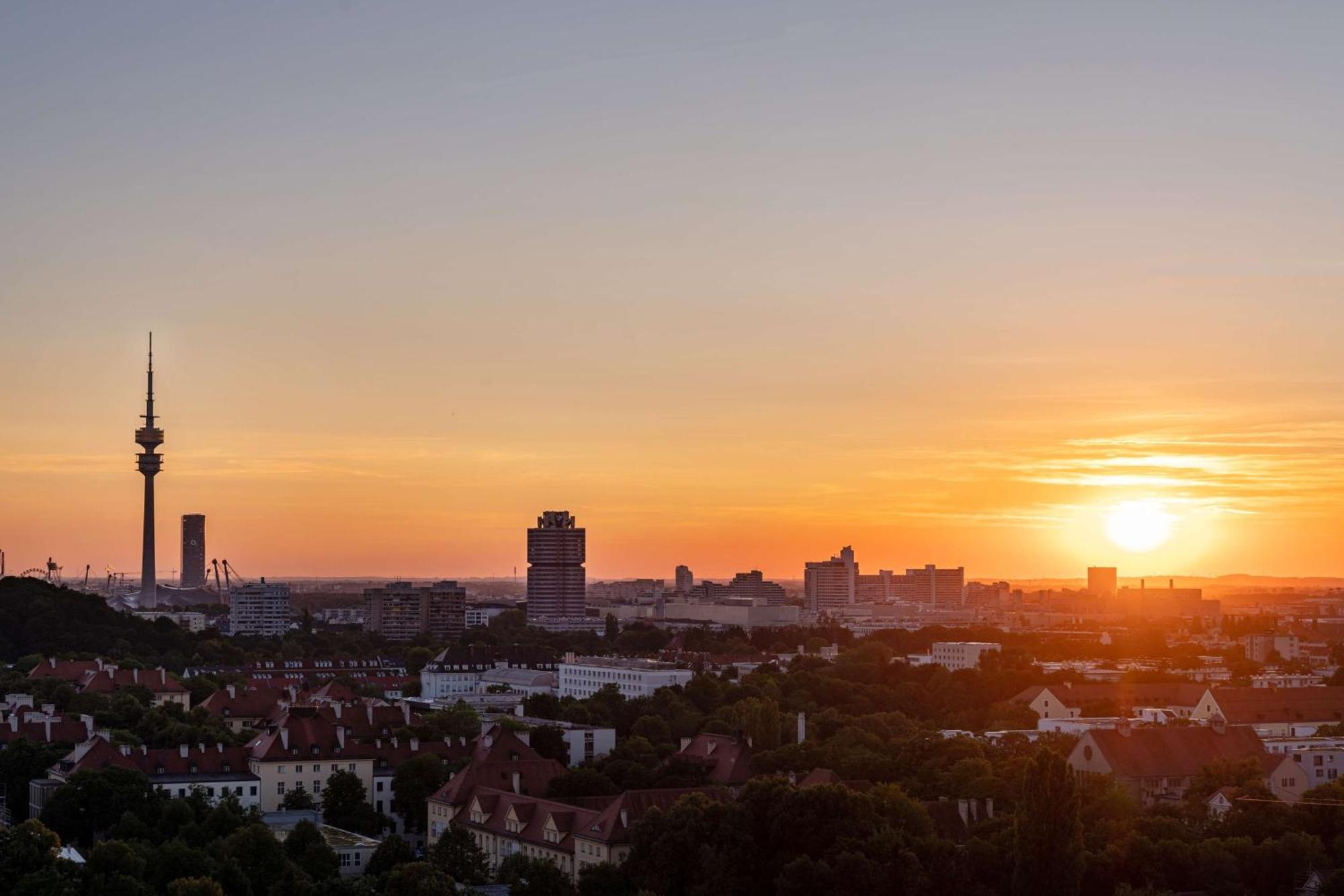Отель Andaz Munich Schwabinger Tor, By Hyatt Экстерьер фото Sunset over Stuttgart