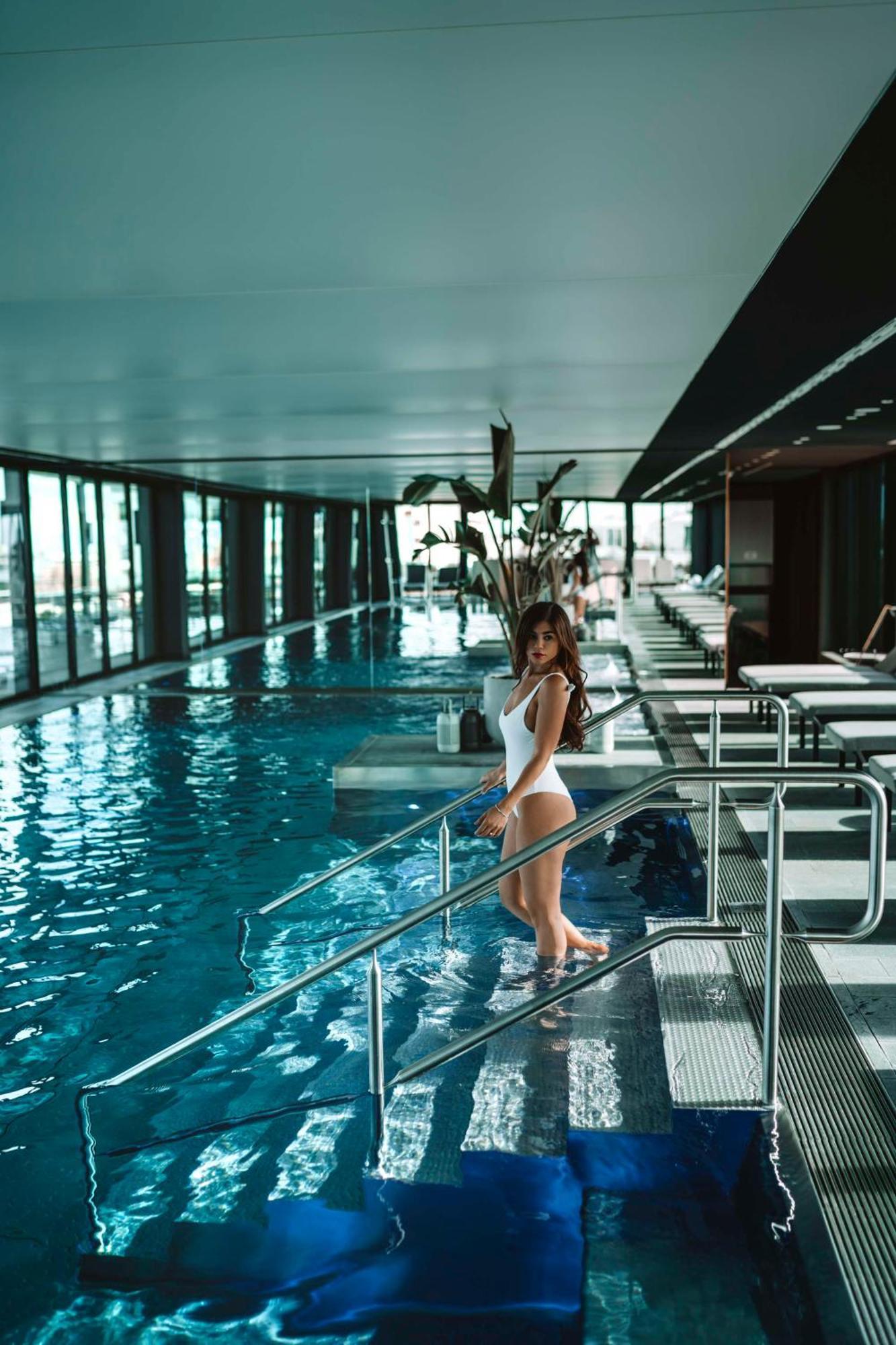 Отель Andaz Munich Schwabinger Tor, By Hyatt Экстерьер фото The swimming pool at the hotel