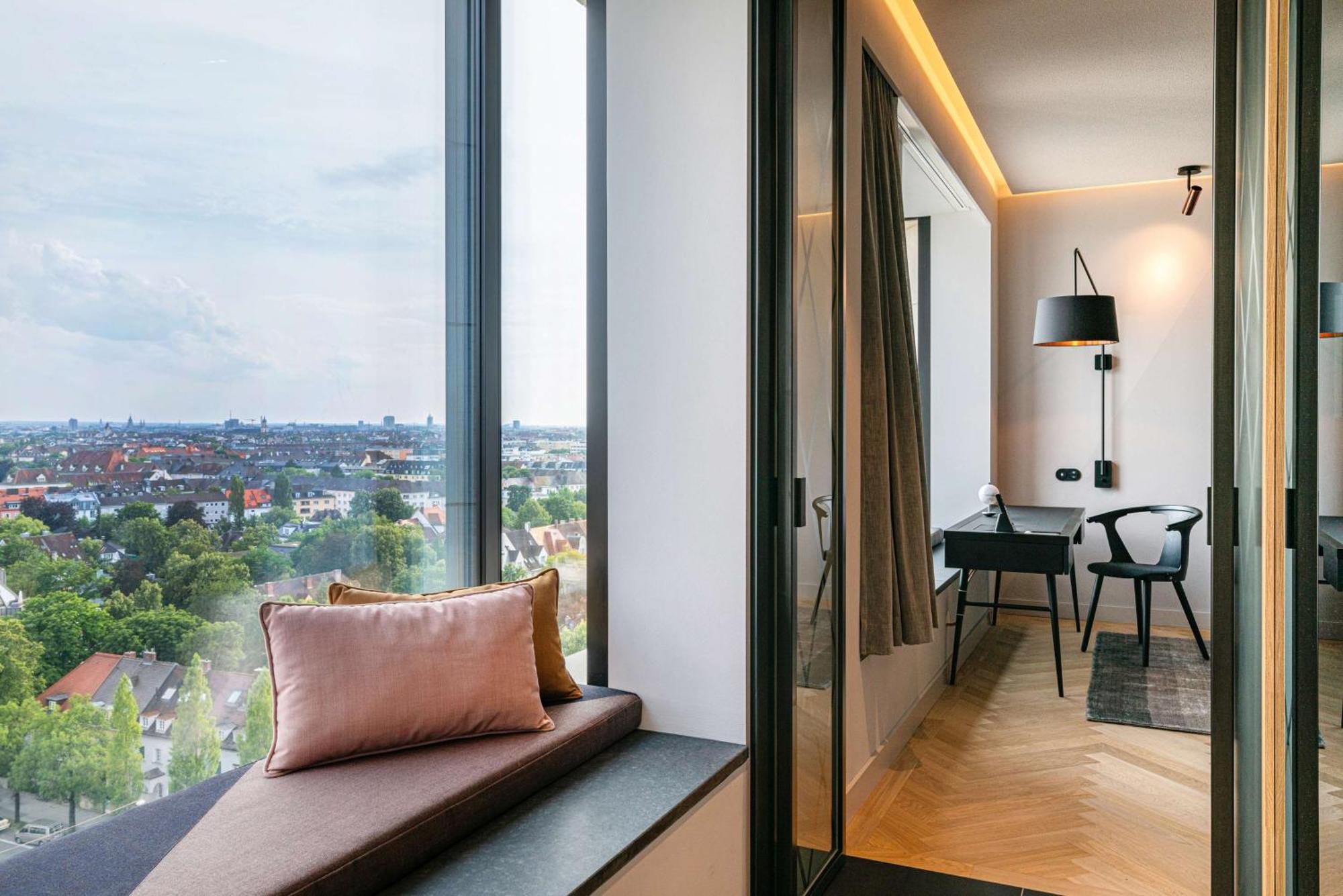 Отель Andaz Munich Schwabinger Tor, By Hyatt Экстерьер фото A view of the living room from the balcony