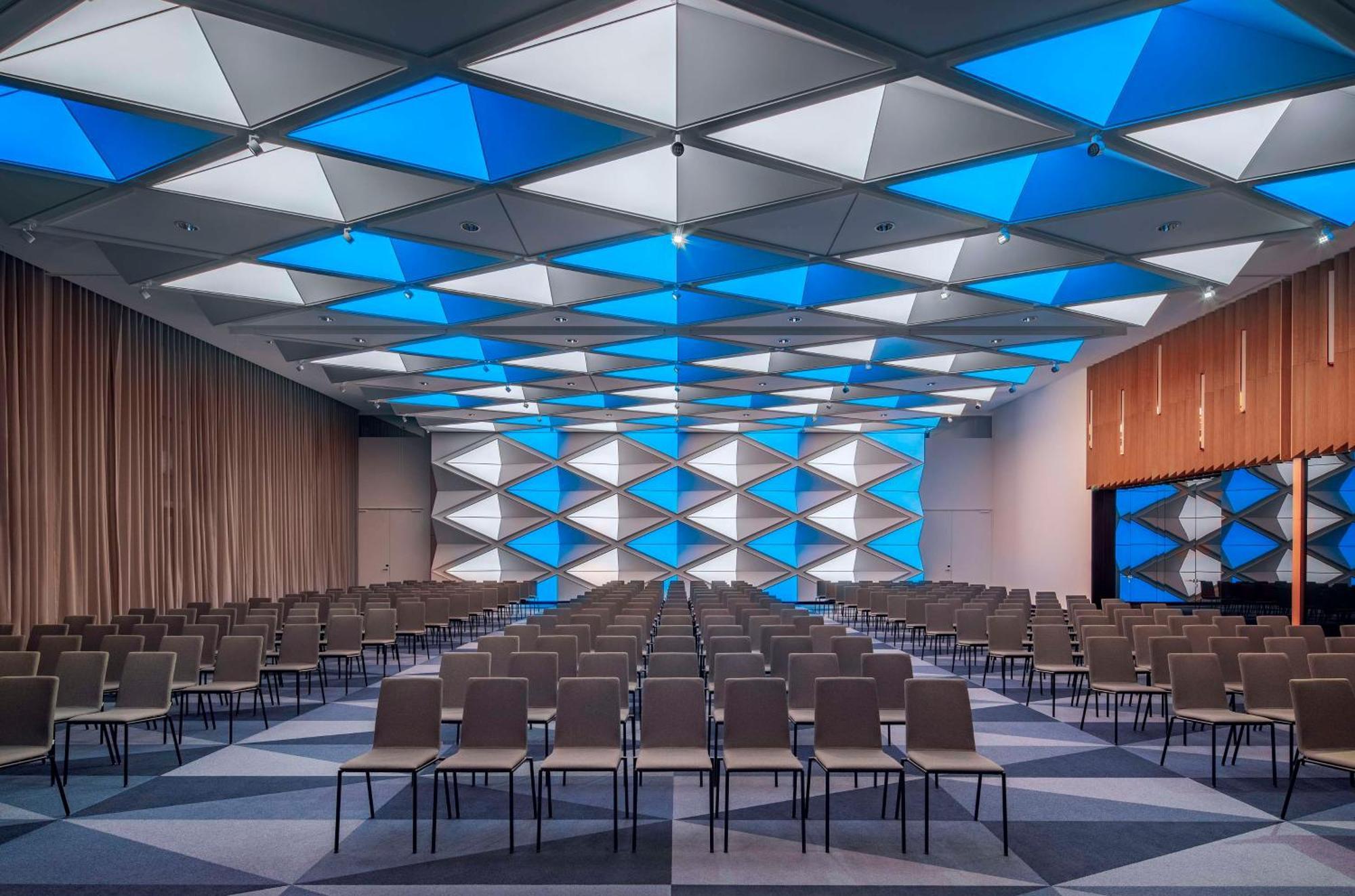Отель Andaz Munich Schwabinger Tor, By Hyatt Экстерьер фото The interior of the main conference hall